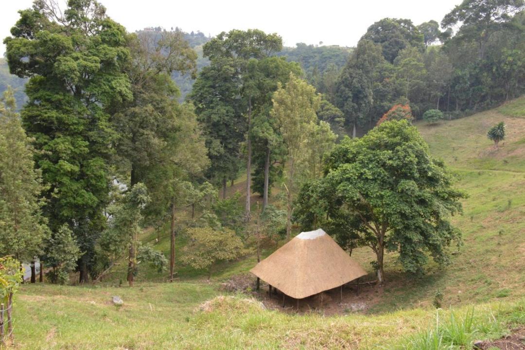 Lake Nyamirima Cottages Fort Portal ภายนอก รูปภาพ